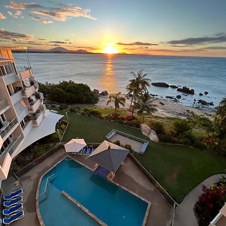 Coral Cove Apartments - Absolute Beachfront Resort Bowen Zewnętrze zdjęcie