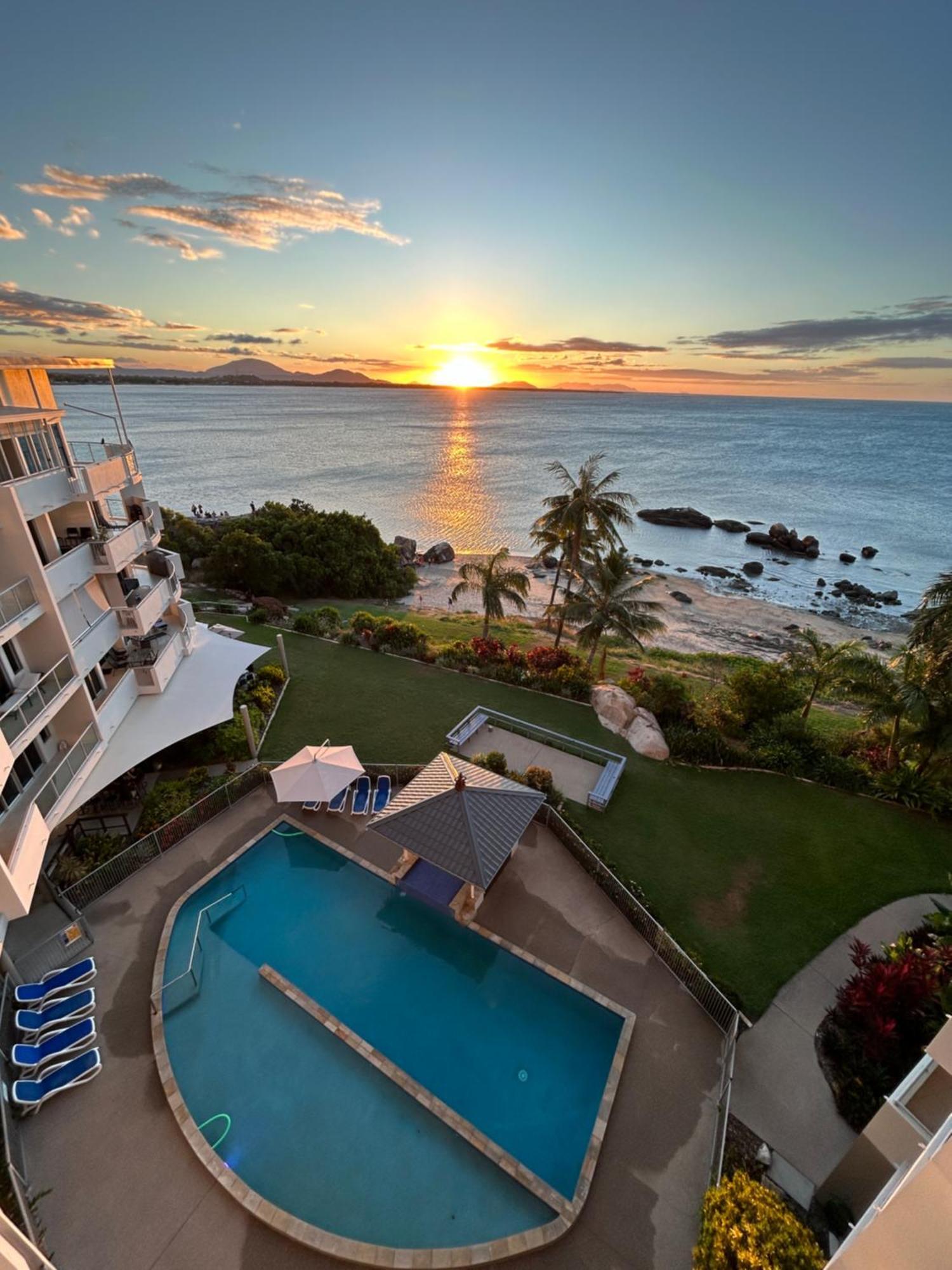 Coral Cove Apartments - Absolute Beachfront Resort Bowen Zewnętrze zdjęcie