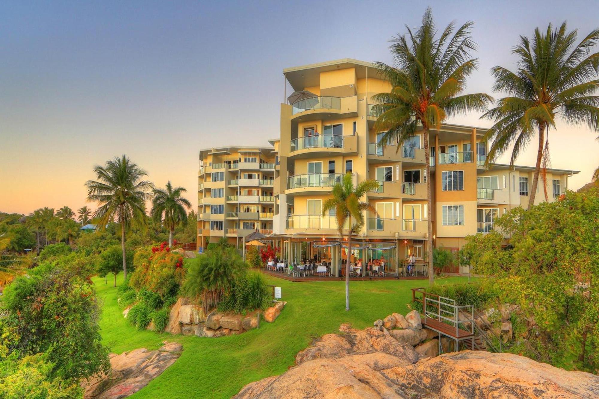 Coral Cove Apartments - Absolute Beachfront Resort Bowen Zewnętrze zdjęcie