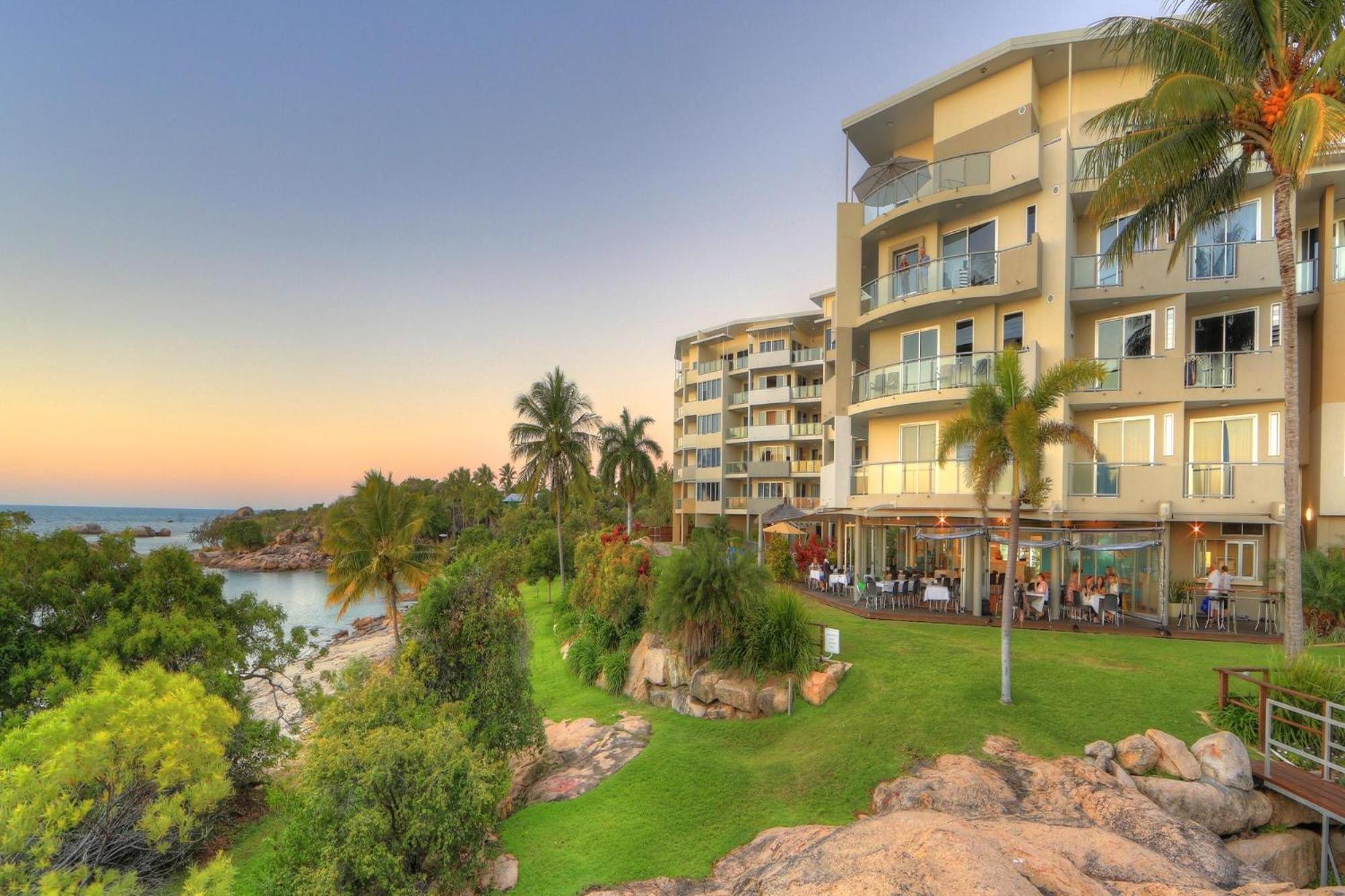 Coral Cove Apartments - Absolute Beachfront Resort Bowen Zewnętrze zdjęcie