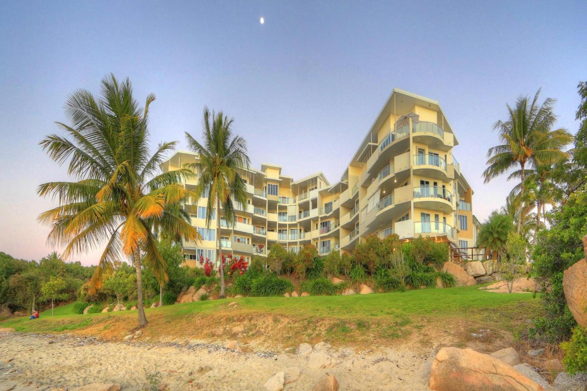 Coral Cove Apartments - Absolute Beachfront Resort Bowen Zewnętrze zdjęcie