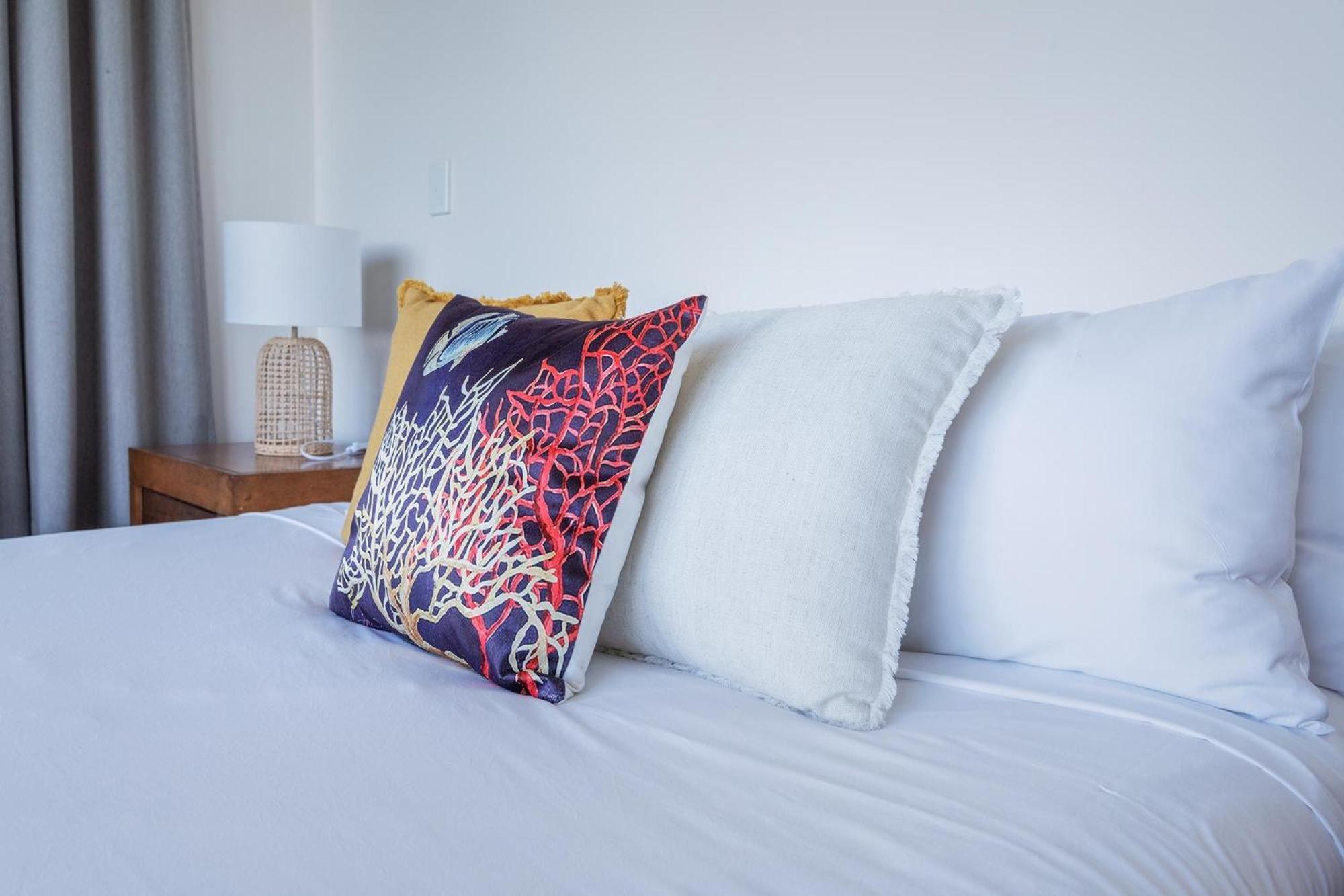 Coral Cove Apartments - Absolute Beachfront Resort Bowen Zewnętrze zdjęcie
