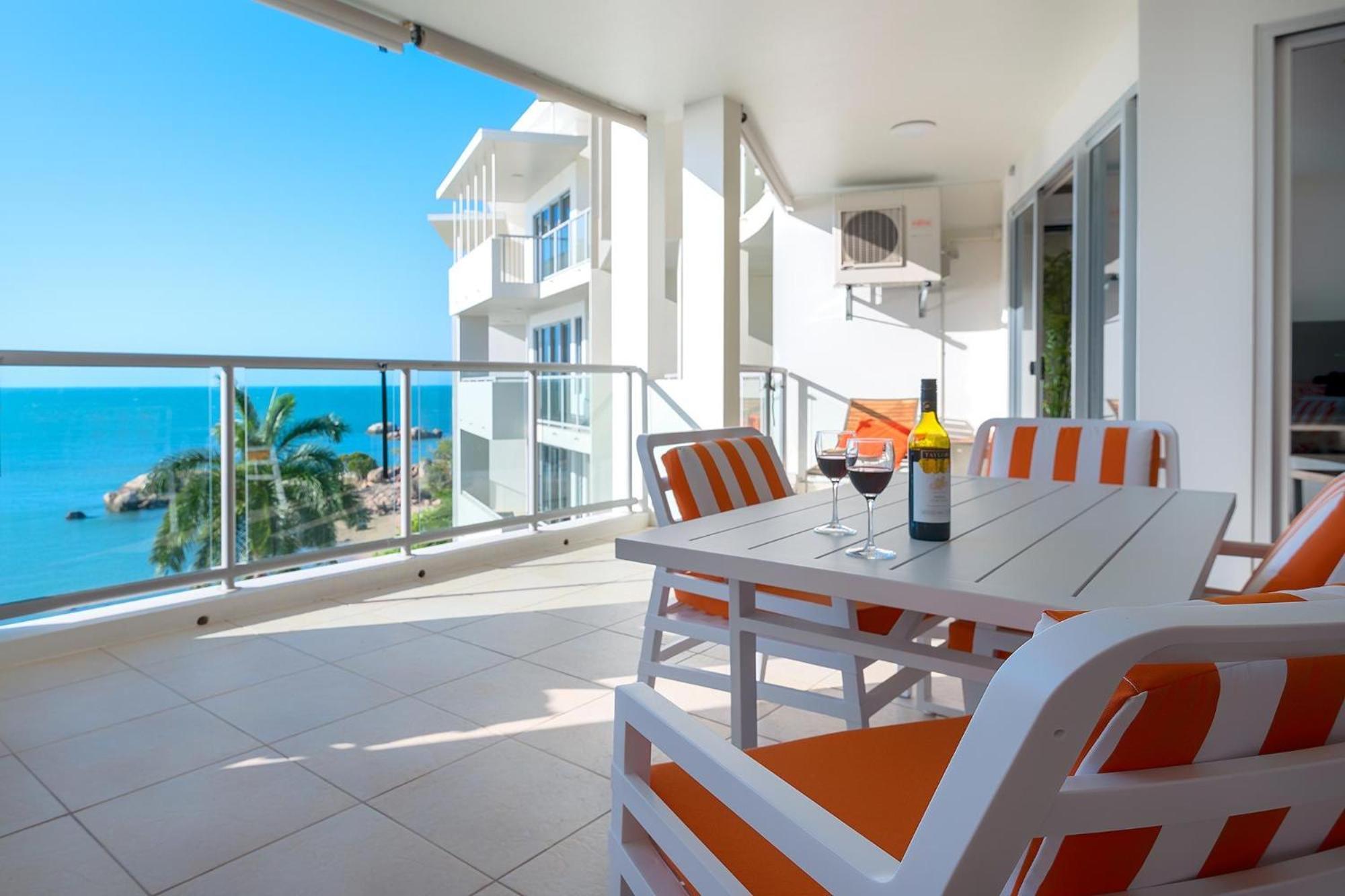 Coral Cove Apartments - Absolute Beachfront Resort Bowen Zewnętrze zdjęcie
