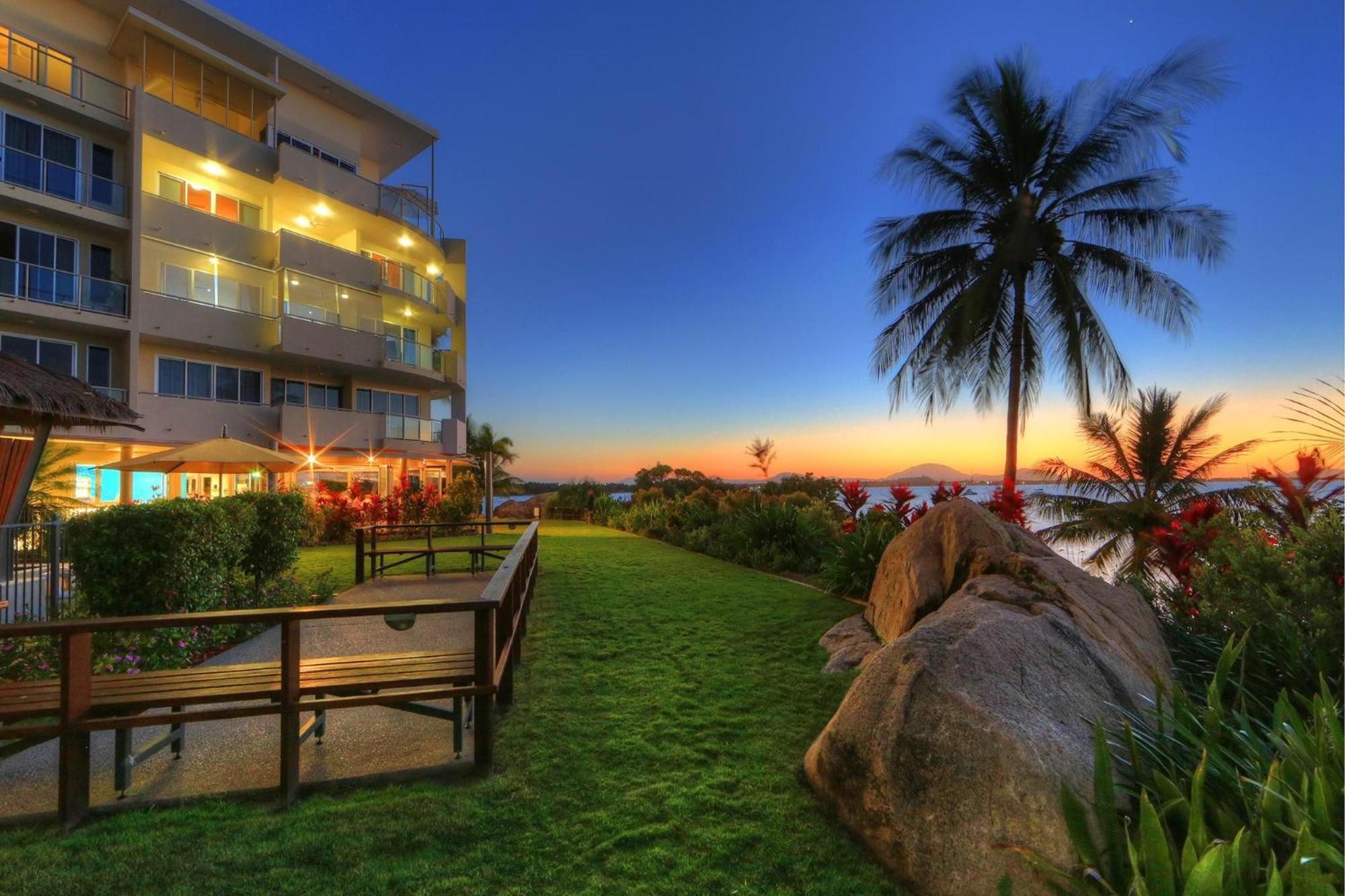 Coral Cove Apartments - Absolute Beachfront Resort Bowen Zewnętrze zdjęcie