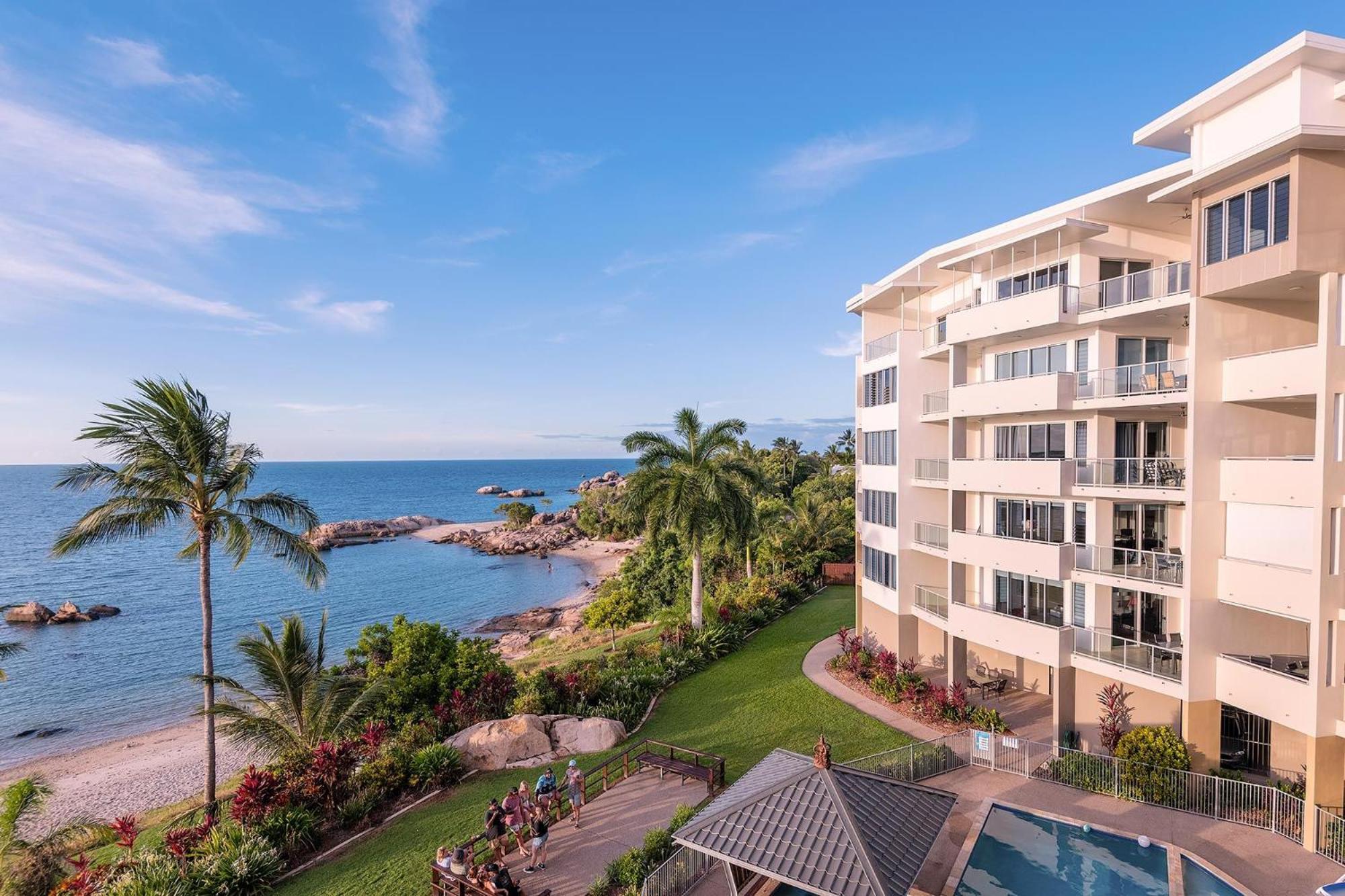 Coral Cove Apartments - Absolute Beachfront Resort Bowen Zewnętrze zdjęcie