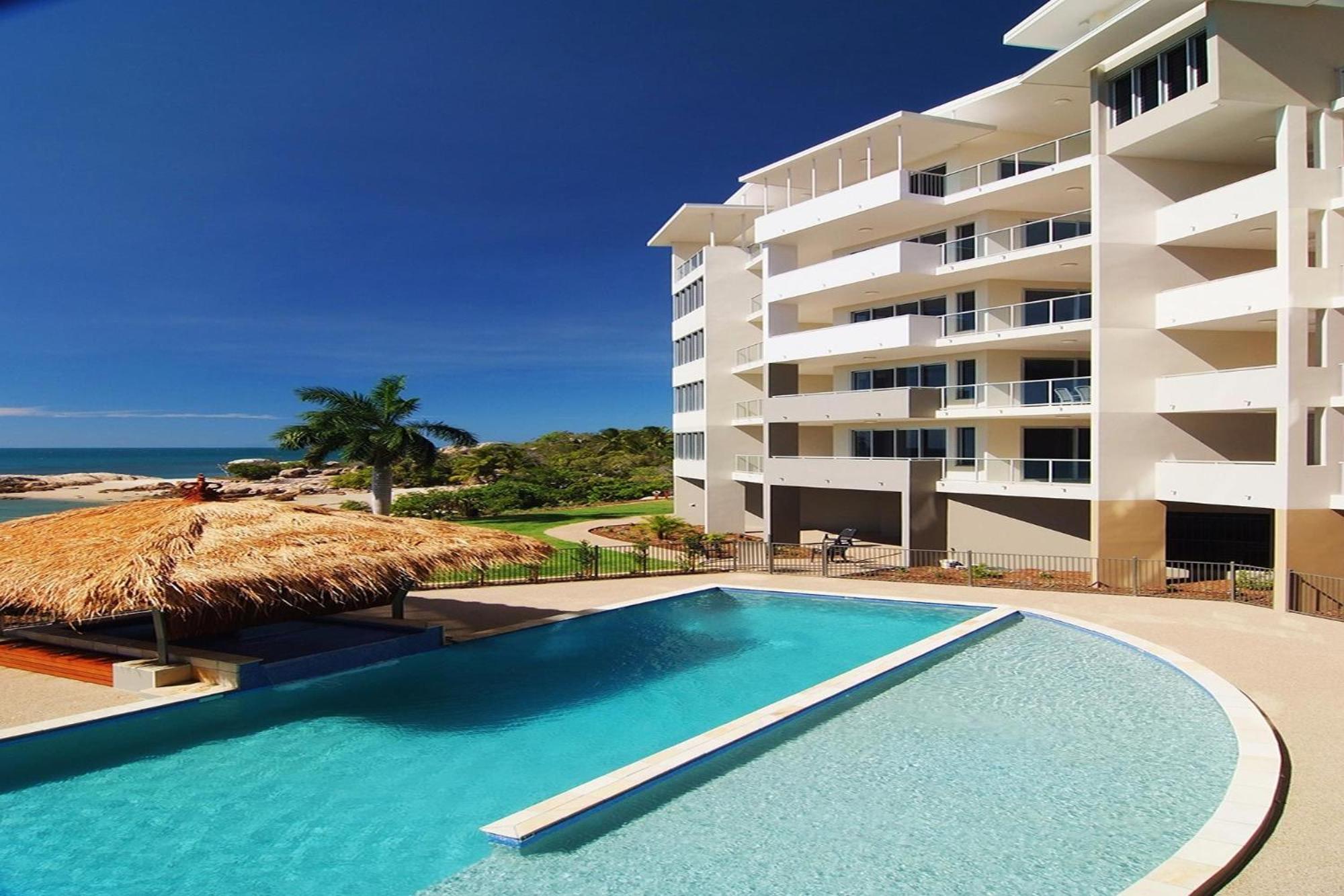 Coral Cove Apartments - Absolute Beachfront Resort Bowen Zewnętrze zdjęcie