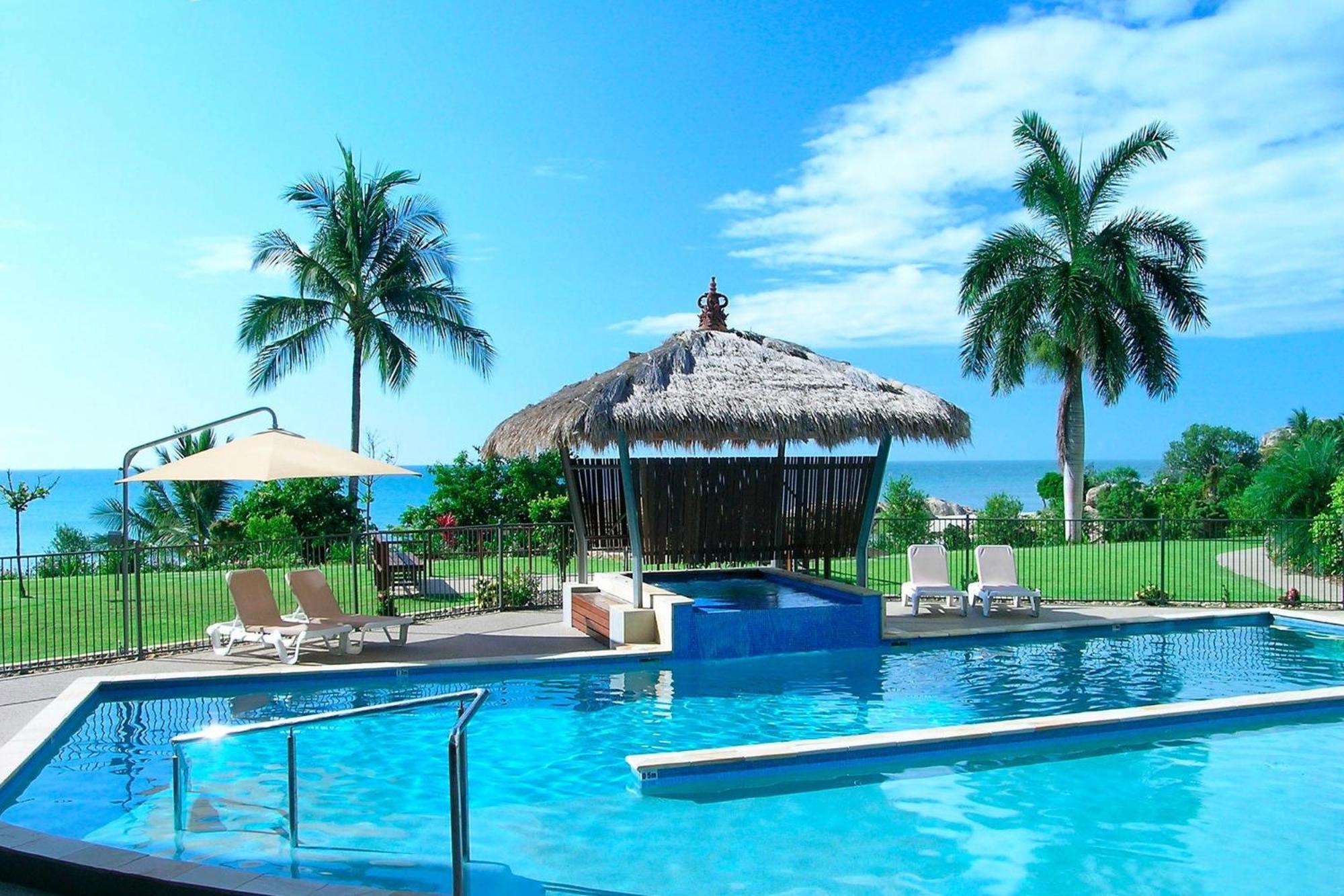 Coral Cove Apartments - Absolute Beachfront Resort Bowen Zewnętrze zdjęcie