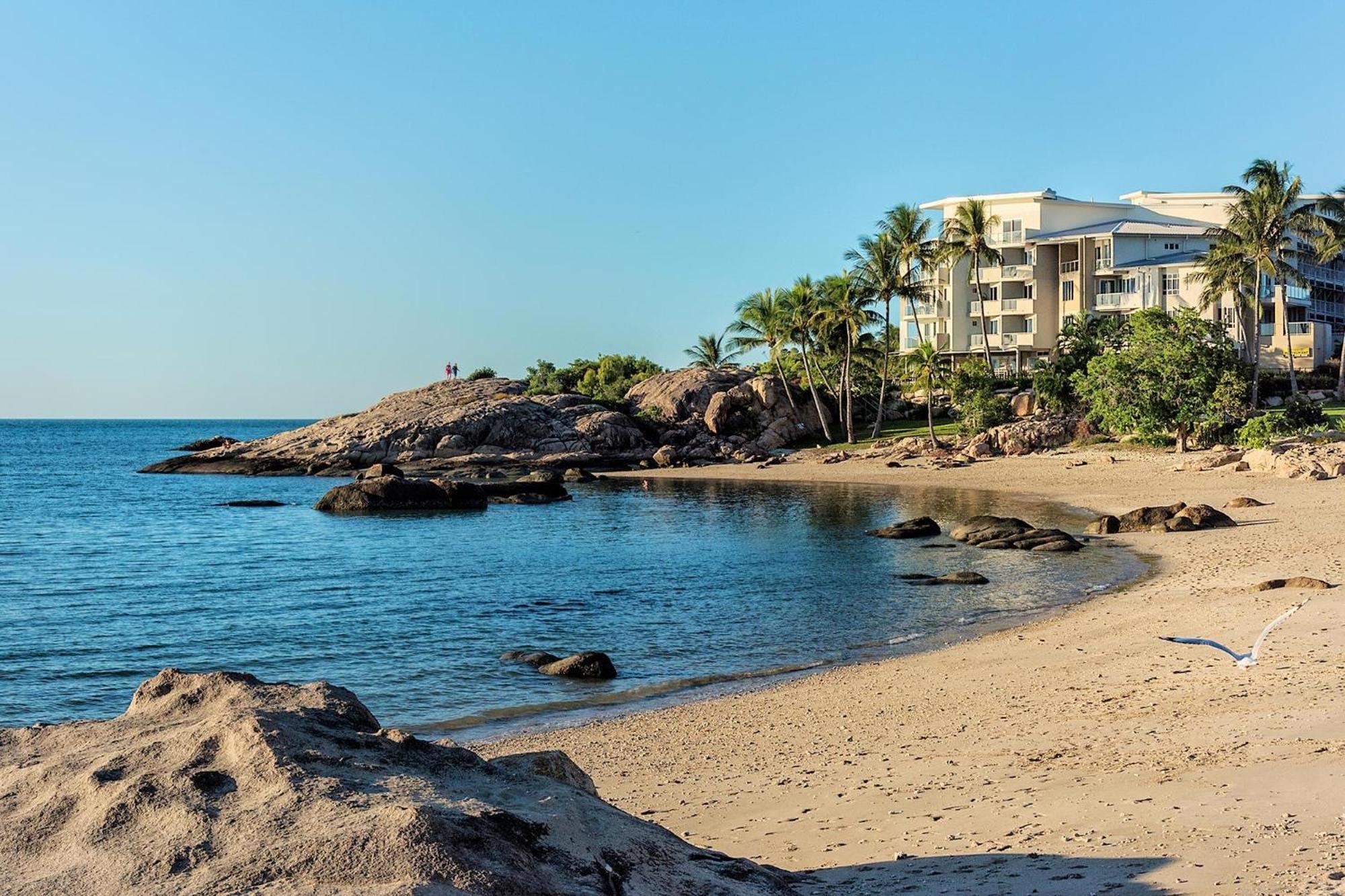 Coral Cove Apartments - Absolute Beachfront Resort Bowen Zewnętrze zdjęcie