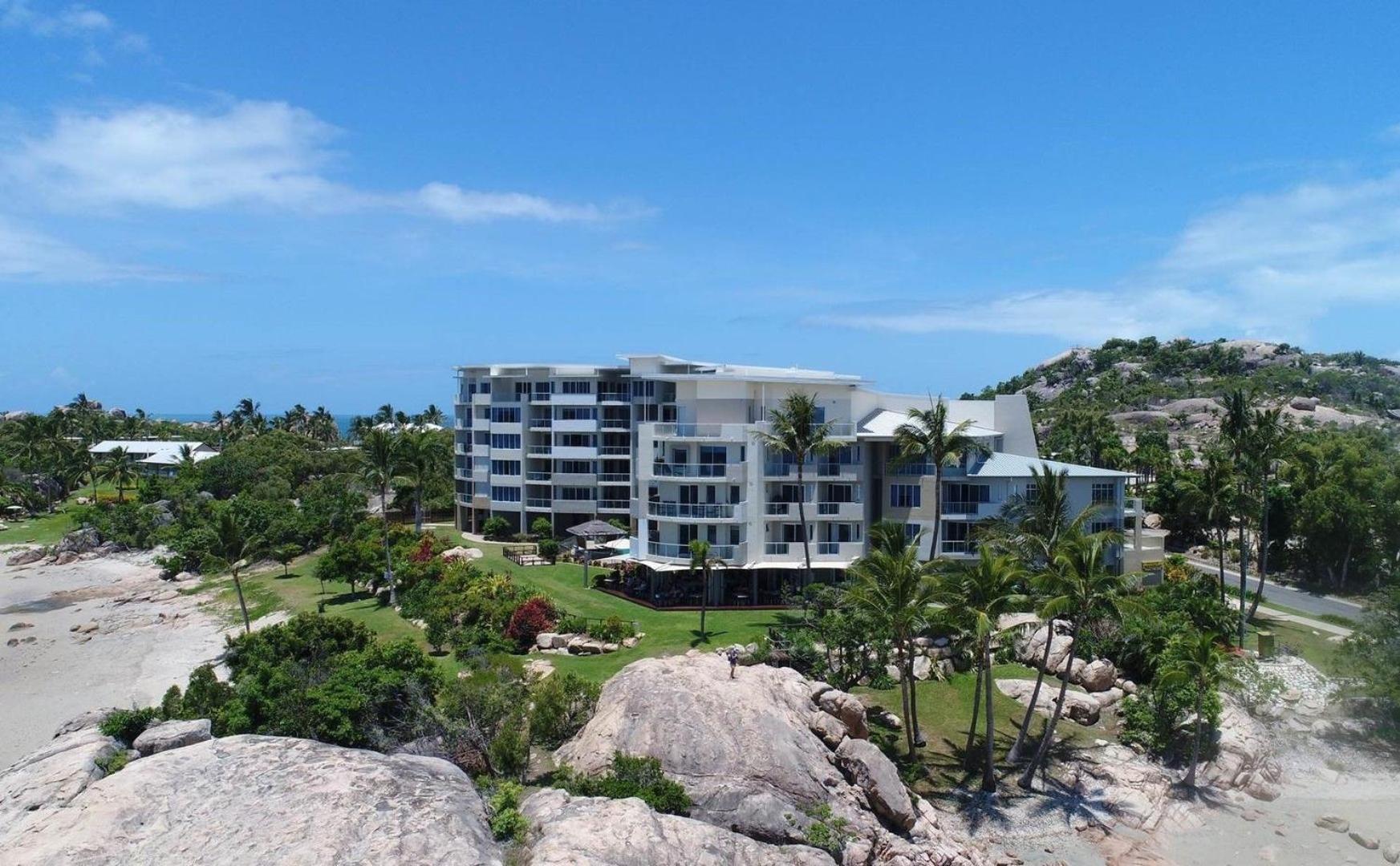 Coral Cove Apartments - Absolute Beachfront Resort Bowen Zewnętrze zdjęcie